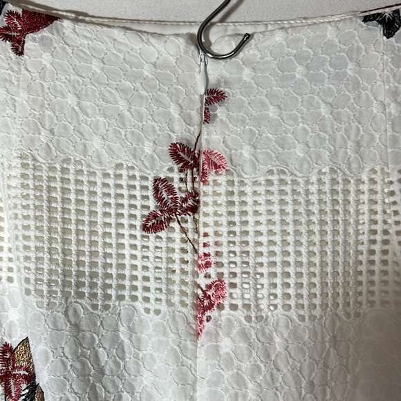 Antonio Melani White Floral Embroidery Skirt Size 4 - Picture 5 of 7